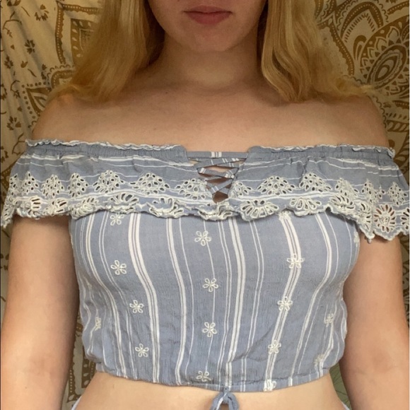 American Eagle off the shoulder top!! - Picture 1 of 4